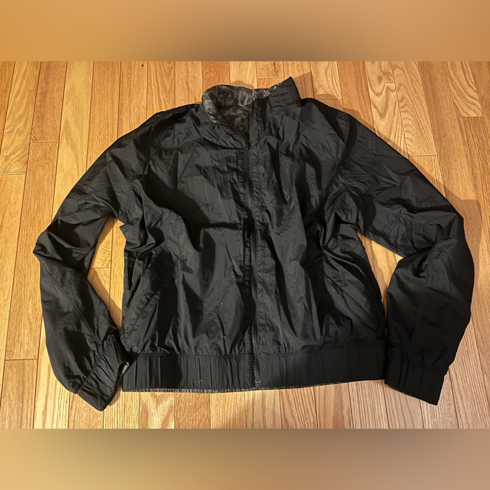 Lululemon Reversible Bombs Away Jacket 
Womens size 8